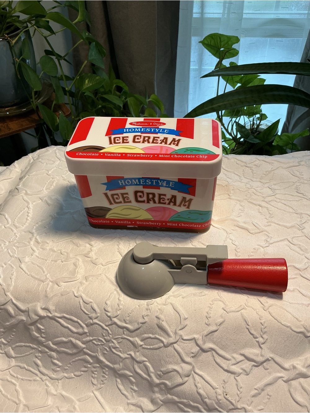 Melissa & Doug Ice Cream Play Tub with Red-Handled Scoop and Cones